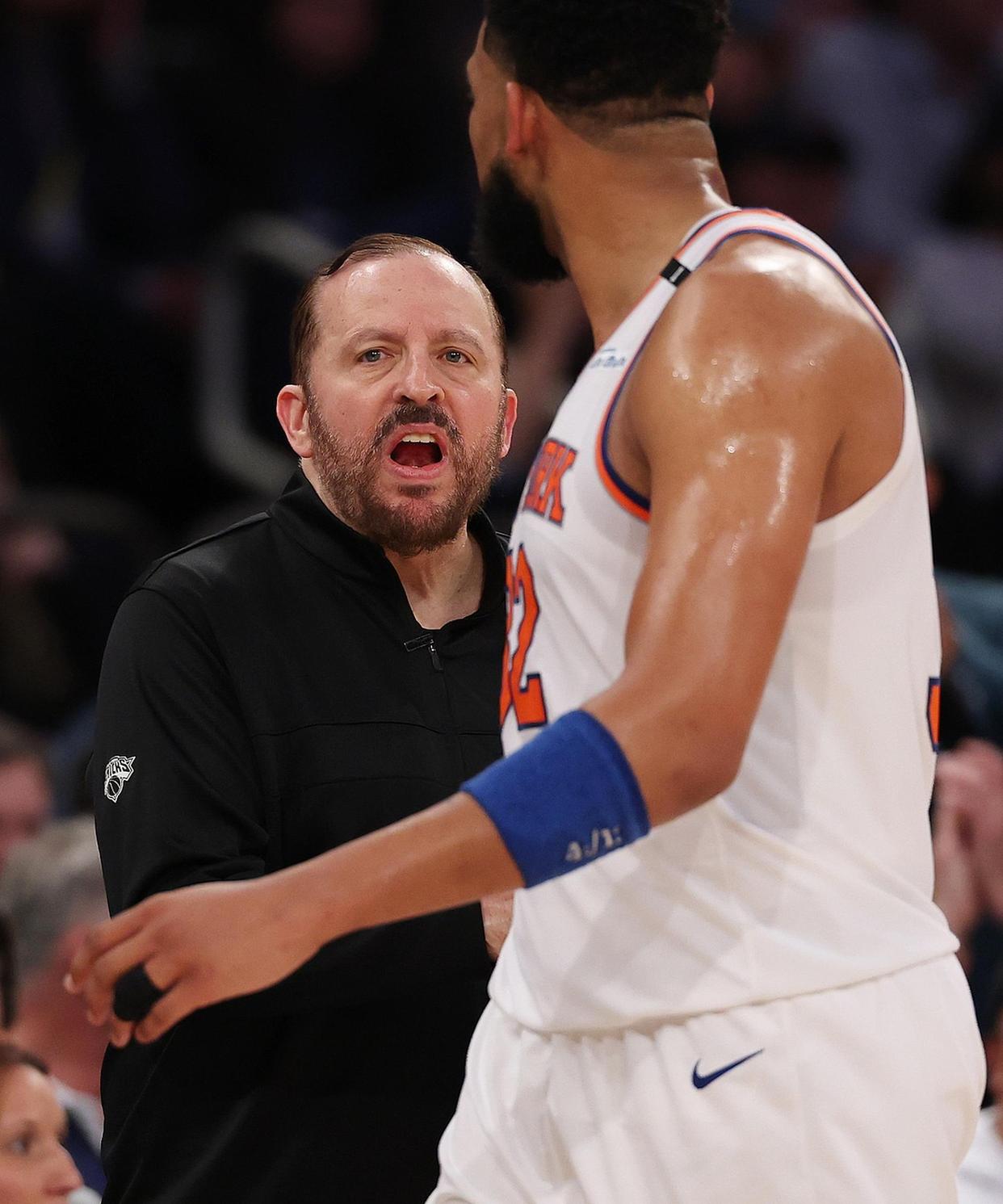 冲刺阶段纽约尼克斯备战欧篮联，内部沟通细节曝光，悬念犹存，年轻球员得到机会的简单介绍